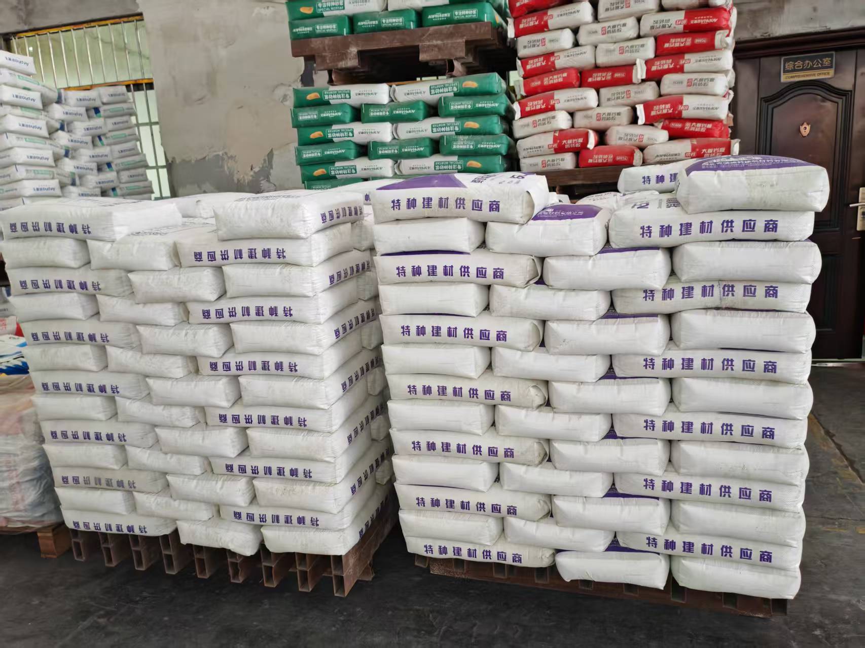 东港拱顶带模注浆料